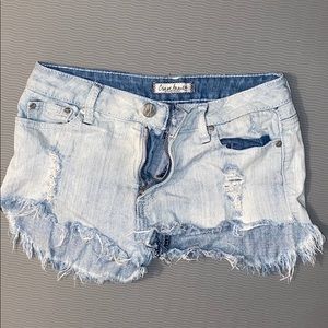 Mid rise grungy shorts